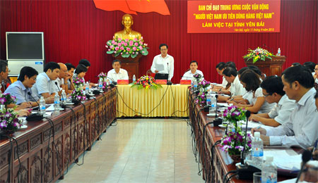 Đồng chí Lê Bá Trình phát biểu ý kiến tại buổi làm việc.