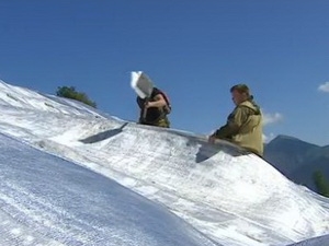 Xúc tuyết tích trữ chuẩn bị cho Olympic Sochi 2014