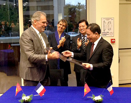 Lãnh đạo 2 tỉnh Yên Bái - Val de Marne (Cộng hòa Pháp) ký kết thỏa thuận hợp tác giai đoạn (2014 - 2019)