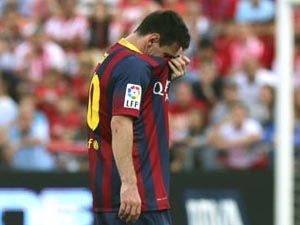 Messi dính chấn thương.