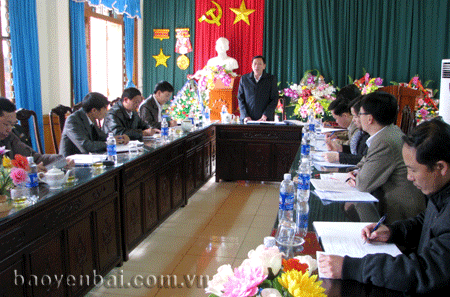 Đoàn đại  biểu Quốc hội tỉnh Yên Bái làm việc với huyện Mù Cang Chải về việc sử dụng nguồn vốn trái phiếu Chính phủ.
