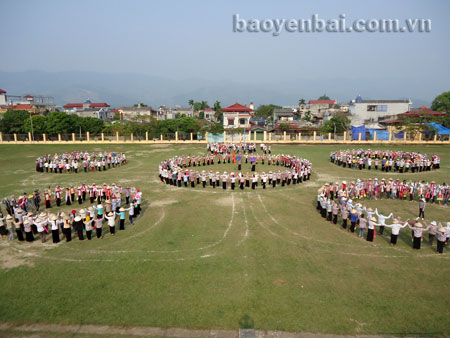 Luyện tập cho màn đại xòe.
