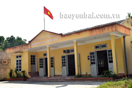 Nhà văn hóa thôn Minh Long, xã Tuy Lộc (thành phố Yên Bái) được quy hoạch, xây dựng đạt chuẩn theo quy định của Bộ Văn hóa - Thể thao và Du lịch.