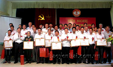 Các cá nhân tiêu biểu được nhận bằng khen của Ủy ban MTTQ tỉnh Yên Bái.
