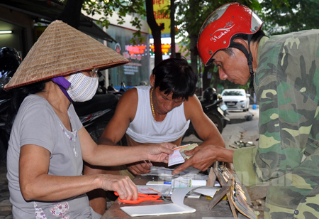 Một đại lý xổ số trên địa bàn thành phố Yên Bái.
