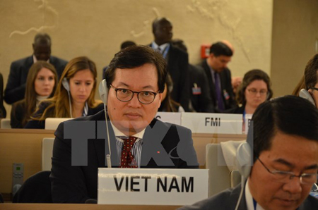 Đại sứ Dương Chí Dũng tham dự khóa họp.