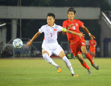 U18 Việt Nam (áo trắng) bị loại.
