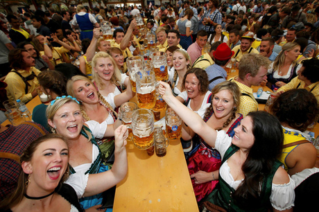 Lễ hội bia Oktoberfest lần thứ 184 đã khai mạc ở thành phố Munich.