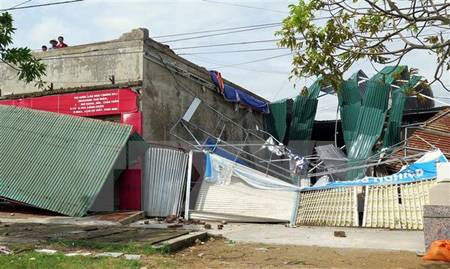 Nhà dân ở xã Hộ Độ, huyện Lộc Hà, Hà Tĩnh bị bão làm đổ sập.