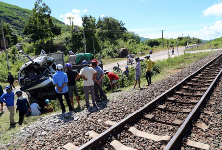 Hiện trường vụ tai nạn đường sắt vào sáng 26-9 tại Bình Định.