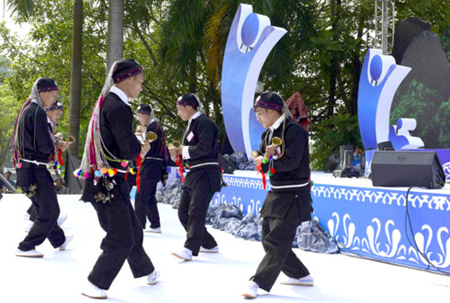 Điệu múa truyền thống của đồng bào dân tộc Dao.