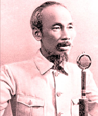 Chủ tịch Hồ Chí Minh đọc Tuyên ngôn độc lập tại Quảng trường Ba Đình ngày 2/9/1945.