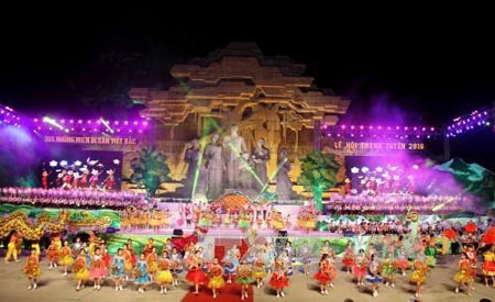 Lễ hội Thành Tuyên - lễ hội Trung thu hết sức độc đáo và riêng có của tỉnh Tuyên Quang được tổ chức thường niên.