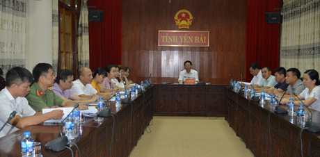 Phó Chủ tịch UBND tỉnh Nguyễn Văn Khánh cũng lãnh đạo một số sở, ngành tham dự Hội nghị trực tuyến tại điểm cầu Yên Bái.