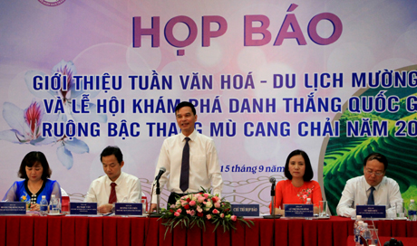 Đồng chí Dương Văn Tiến - Phó Chủ tịch UBND tỉnh phát biểu tại buổi họp báo.