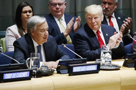 Tổng Thư ký LHQ Antonio Guterres (trái) và Tổng thống Mỹ Donald Trump (phải) tại sự kiện.