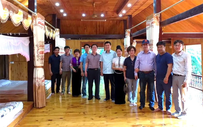 Đoàn du khách thuộc Hiệp hội Doanh nghiệp Hàn Quốc trải nghiệm du lịch cộng đồng ở thị xã Nghĩa Lộ.