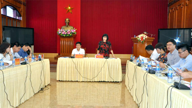 Thứ trưởng Bộ Tư pháp Đặng Hoàng Oanh phát biểu tại buổi làm việc .