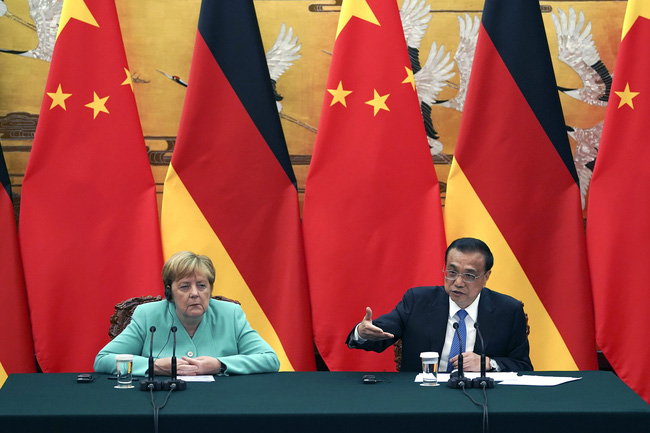 Thủ tướng Đức Angela Merkel và Thủ tướng Trung Quốc Lý Khắc Cường.