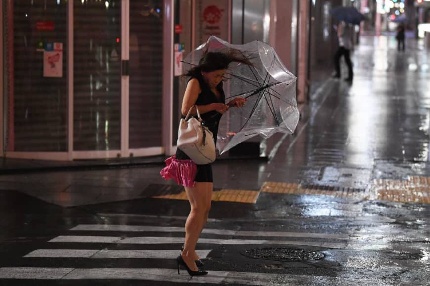 Siêu bão Faxai gây gió mạnh và mưa lớn tại Tokyo.