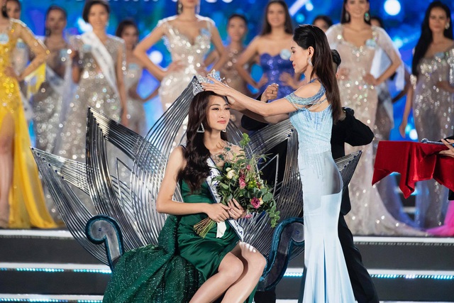 Giây phút đăng quang của Hoa hậu Lương Thuỳ Linh trong chung kết Thế giới Việt Nam vừa diễn ra mới đây.
