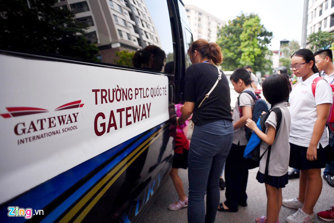Lại thêm trường hợp học sinh bị bỏ quên trên xe đưa đón, sau vụ việc đau lòng xảy ra ở Trường Gateway.