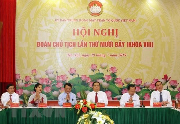 Đoàn Chủ tịch hội nghị của Ủy ban Trung ương Mặt trận Tổ quốc Việt Nam tại hội nghị lần thứ 17, khóa VIII.