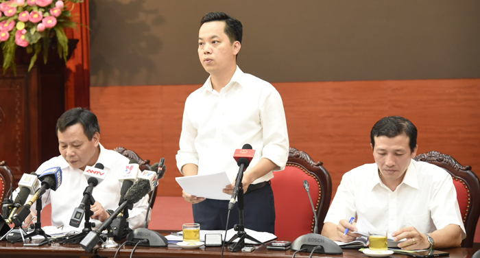 Chánh Văn phòng UBND thành phố Hà Nội Vũ Đăng Định thông tin tại buổi họp báo.