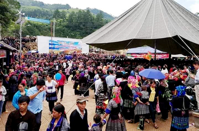 Hàng ngàn người dân và du khách dự tham dự Tết Độc lập tại huyện Mù Cang Chải