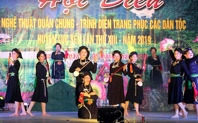 Nét văn hóa dân tộc Tày được gìn giữ thông qua các kỳ tổ chức hội thi, hội diễn nghệ thuật quần chúng.