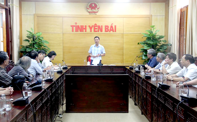 Đồng chí Dương Văn Tiến - Phó Chủ tịch UBND tỉnh, Chủ tịch Hội đồng thẩm định phát biểu tại buổi làm việc.