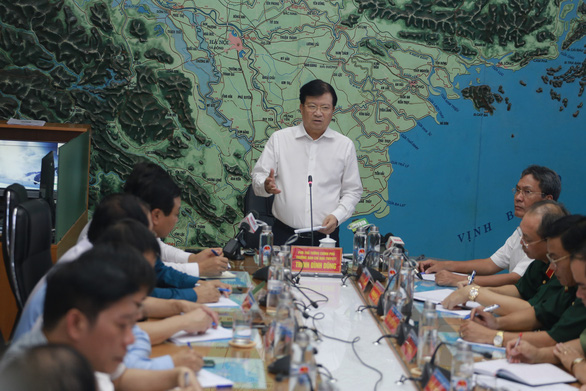 Phó thủ tướng, Trưởng Ban chỉ đạo Trung ương về Phòng chống thiên tai Trịnh Đình Dũng chủ trì cuộc họp khẩn ứng phó với bão số 5