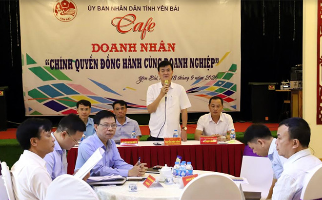 Đồng chí Nguyễn Chiến Thắng - Ủy viên Ban Thường vụ Tỉnh ủy, Phó Chủ tịch UBND tỉnh phát biểu tại buổi gặp mặt.