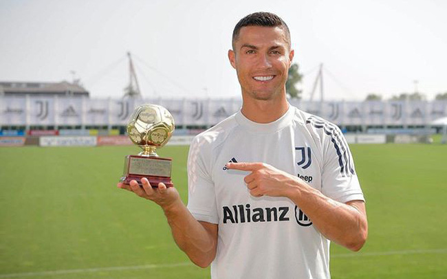 Ronaldo có lần thứ 5 giành danh hiệu Cầu thủ ghi bàn tốt nhất thế giới