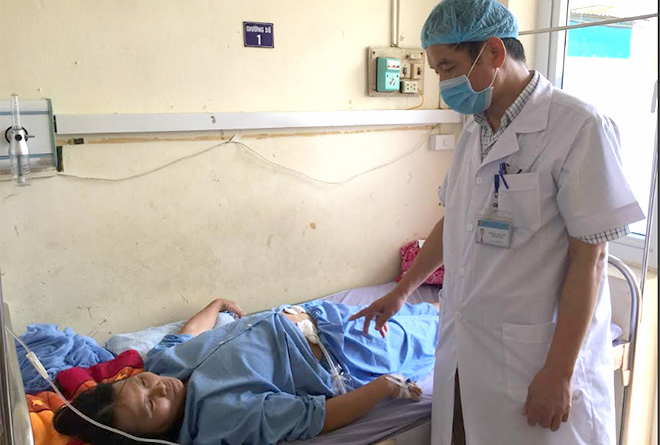 Doctors of the Luc Yen district medical centre visit the patient after the operation.