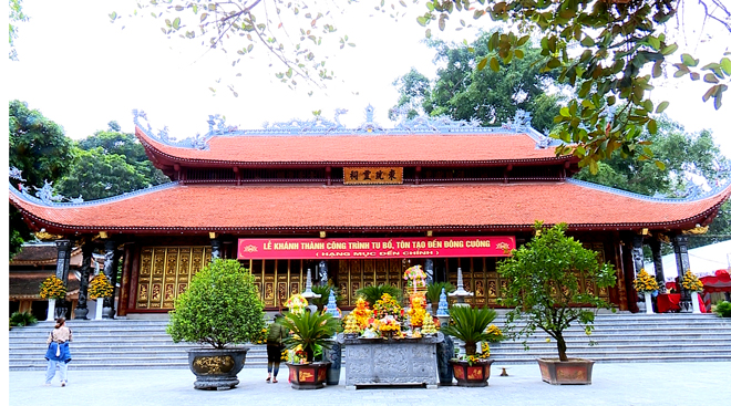 A panorama of Dong Cuong Temple.