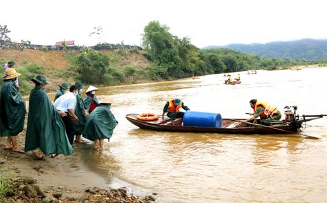 Văn Yên tổ chức diễn tập phòng chống thiên tai và tìm kiếm cứu nạn tại xã Đông An.
