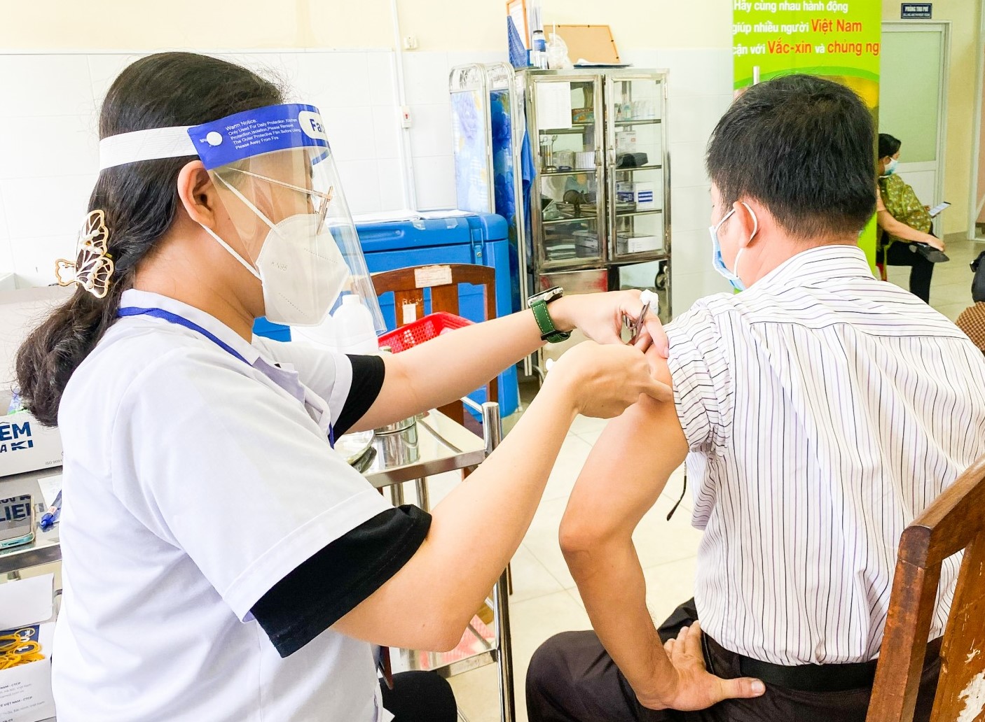 Các địa phương cần triển khai cao điểm tiêm vaccine COVID-19 trong các tháng tới, tiến độ tiêm phải đạt 1 triệu mũi 1 ngày mới hoàn thành kế hoạch.