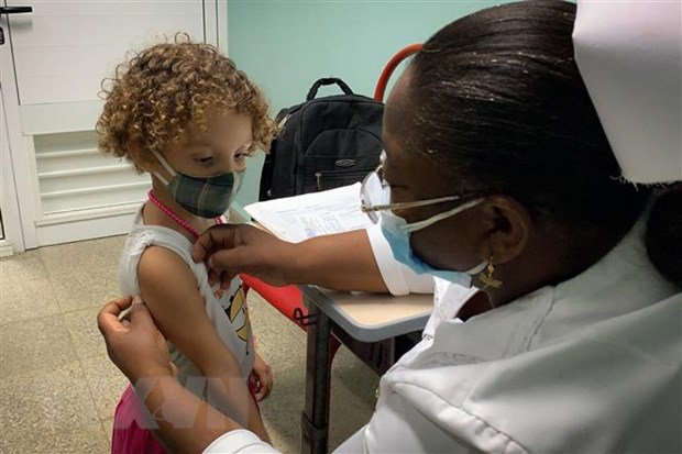 Một em nhỏ 3 tuổi được tiêm vaccine ngừa COVID-19 tại La Habana, Cuba ngày 24/8/2021.