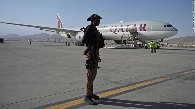 Máy bay Qatar Airways tại sân bay Kabul. (Nguồn: CNN)