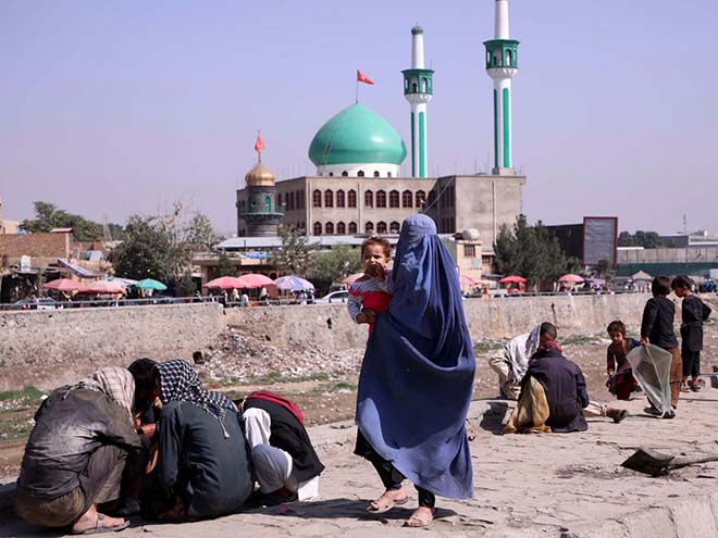 Người Afghanistan trên đường phố Kabul ngày 4.9