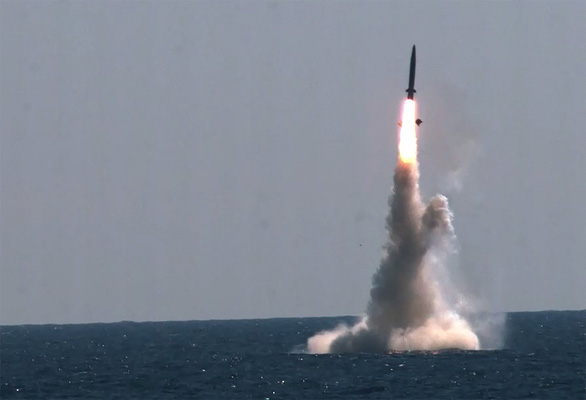 Tên lửa đạn đạo phóng từ tàu ngầm của Hàn Quốc ngày 15-9 tại tỉnh Nam Chungcheong