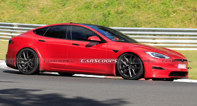 Chiếc Tesla Model S Plaid tại trường đua Nürburgring. Ảnh: CarScoops