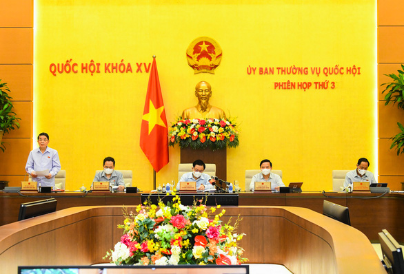 Phó chủ tịch Quốc hội Nguyễn Đức Hải điều hành phiên họp Ủy ban Thường vụ Quốc hội sáng 16-9.
