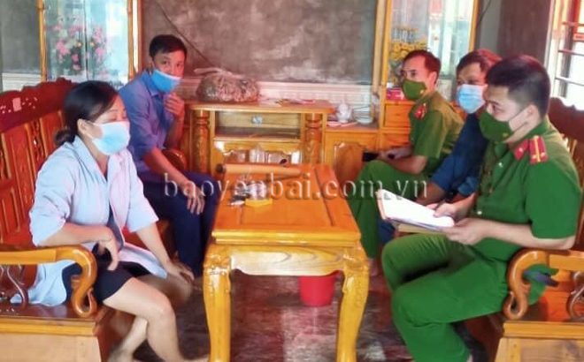 Tổ công tác lập biên bản và xử phạt vi phạm hành chính đối với Hoàng Văn H., trú tại thôn Phú Thôn, xã Yên Phú, huyện Văn Yên với mức tiền 5 triệu đồng.