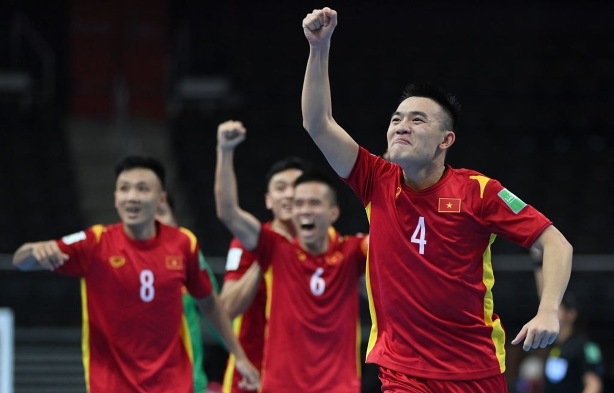 Đội tuyển futsal Việt Nam lần thứ hai vào vòng 1/8 FIFA Futsal World Cup. (Ảnh: Getty Images)