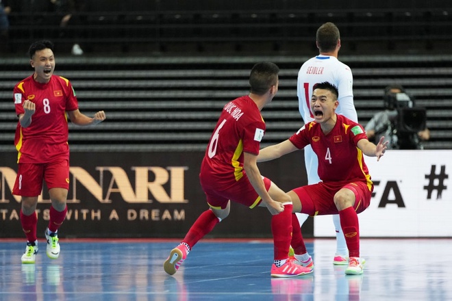 Tuyển futsal Việt Nam vượt qua vòng bảng sau trận hòa 1-1 trước CH Séc tối 19-9.