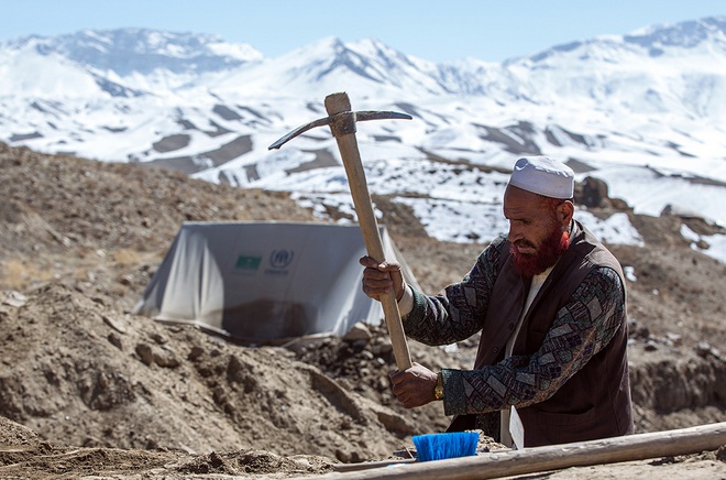 Một lao động địa phương khai thác mỏ đồng Mes Aynak ở Afghanistan năm 2013