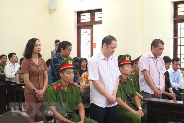 Các bị cáo trong vụ án gian lận điểm thi trung học phổ thông Quốc gia năm 2018 tại Hà Giang trước giờ tuyên án.
