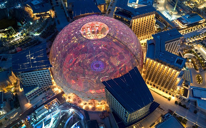Quảng trường Al Wasl - một trong những quảng trường mái vòm lớn nhất thế giới là tâm điểm của khu tổ hợp EXPO 2020 Dubai.